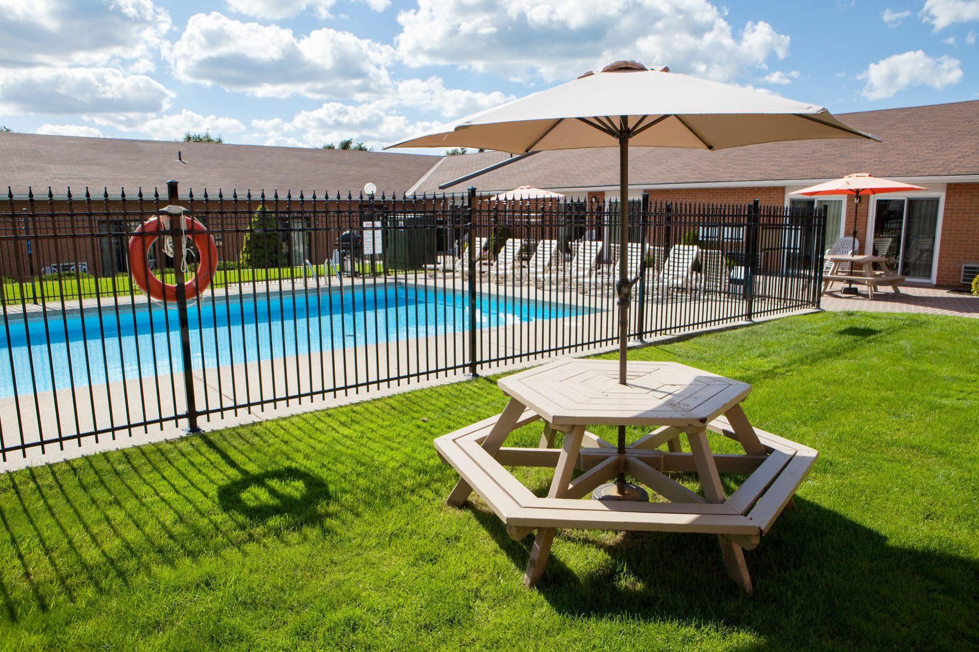 Hotel Super 8 By Wyndham Port Elgin Exterior foto